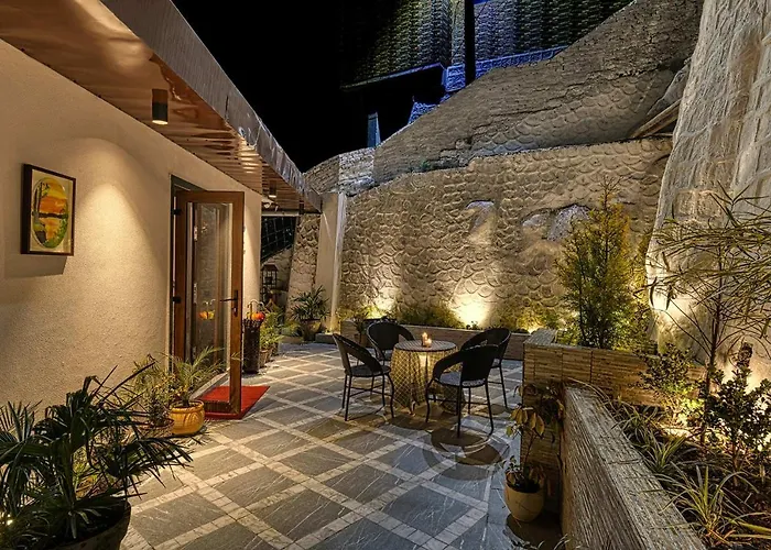 Stayvista At Arncliff Villa 5 Mins From Mall Road Mussoorie